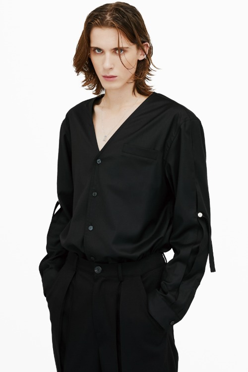 slit v-neck shirt(black)
